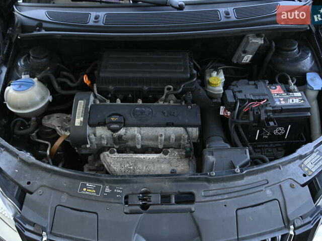 Черный Шкода Фабия, объемом двигателя 1.4 л и пробегом 235 тыс. км за 5800 $, фото 14 на Automoto.ua