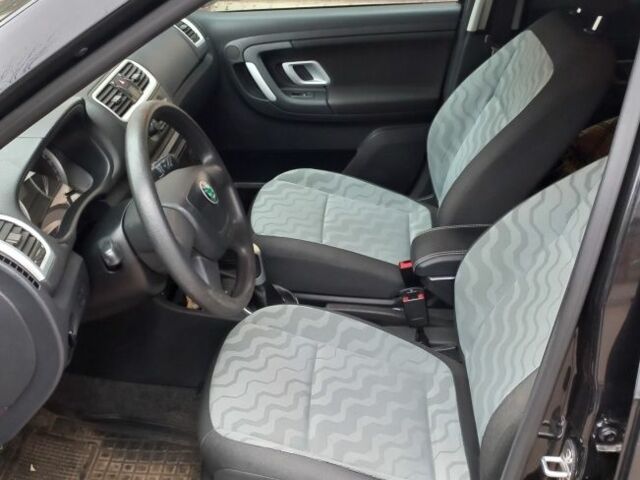 Черный Шкода Фабия, объемом двигателя 1.4 л и пробегом 188 тыс. км за 5330 $, фото 4 на Automoto.ua