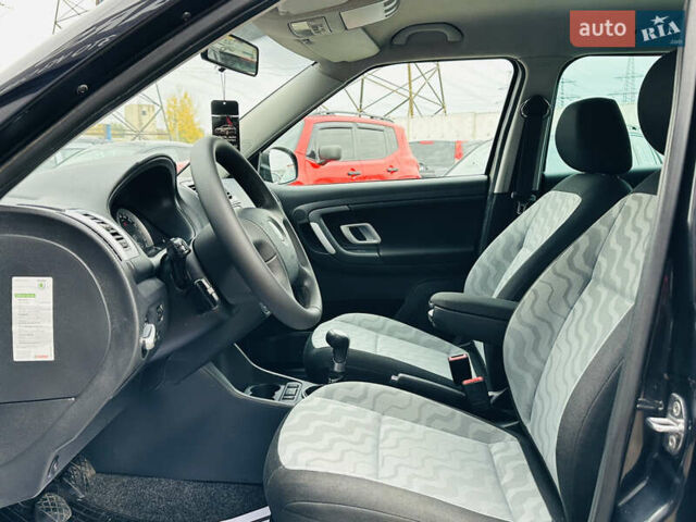 Черный Шкода Фабия, объемом двигателя 1.4 л и пробегом 175 тыс. км за 6300 $, фото 12 на Automoto.ua