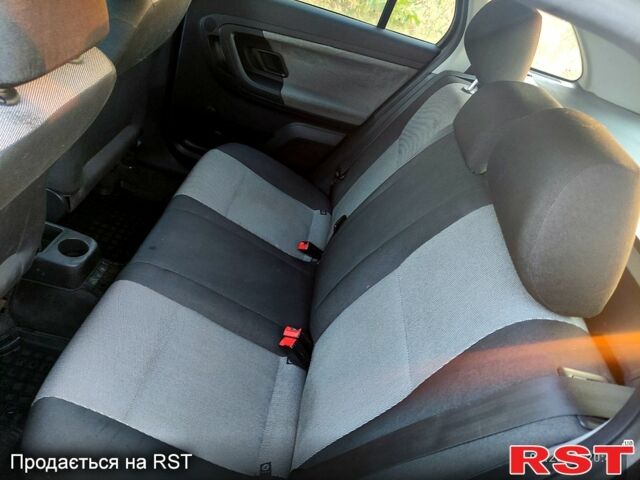 Черный Шкода Фабия, объемом двигателя 1.4 л и пробегом 250 тыс. км за 4900 $, фото 11 на Automoto.ua