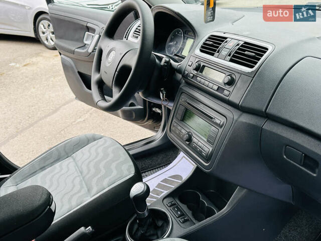 Черный Шкода Фабия, объемом двигателя 1.4 л и пробегом 175 тыс. км за 6300 $, фото 30 на Automoto.ua