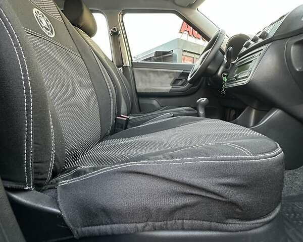 Черный Шкода Фабия, объемом двигателя 1.39 л и пробегом 172 тыс. км за 5999 $, фото 24 на Automoto.ua