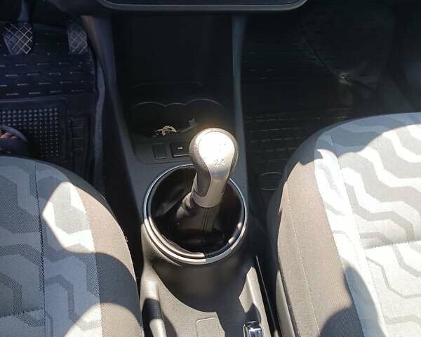 Черный Шкода Фабия, объемом двигателя 1.4 л и пробегом 142 тыс. км за 5450 $, фото 34 на Automoto.ua