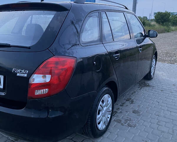 Черный Шкода Фабия, объемом двигателя 1.2 л и пробегом 143 тыс. км за 4000 $, фото 7 на Automoto.ua