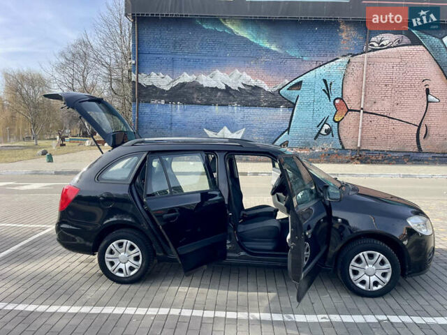 Черный Шкода Фабия, объемом двигателя 1.39 л и пробегом 180 тыс. км за 5000 $, фото 16 на Automoto.ua