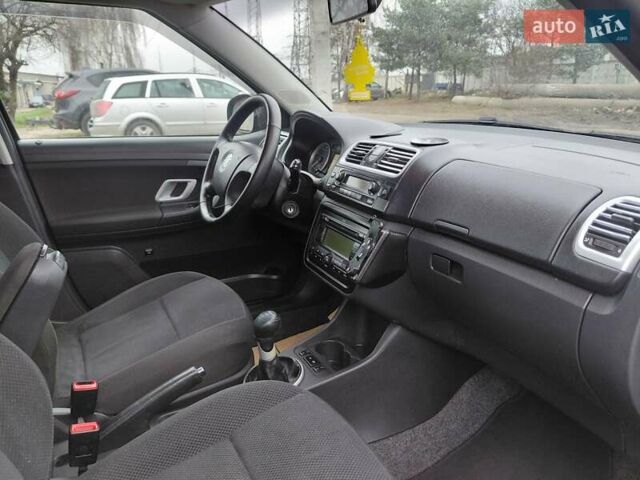 Чорний Шкода Фабія, об'ємом двигуна 1.6 л та пробігом 207 тис. км за 5950 $, фото 2 на Automoto.ua