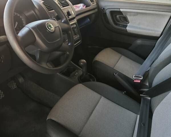 Черный Шкода Фабия, объемом двигателя 1.2 л и пробегом 133 тыс. км за 4850 $, фото 5 на Automoto.ua