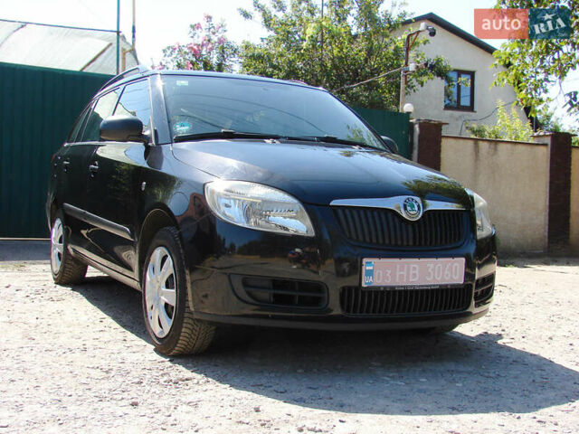 Черный Шкода Фабия, объемом двигателя 1.4 л и пробегом 190 тыс. км за 5500 $, фото 1 на Automoto.ua