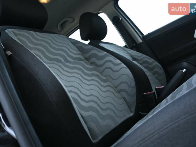 Черный Шкода Фабия, объемом двигателя 1.4 л и пробегом 235 тыс. км за 5800 $, фото 33 на Automoto.ua