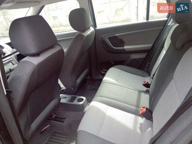 Черный Шкода Фабия, объемом двигателя 1.2 л и пробегом 192 тыс. км за 4250 $, фото 10 на Automoto.ua