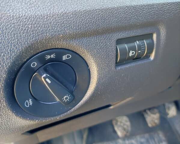 Черный Шкода Фабия, объемом двигателя 1.6 л и пробегом 195 тыс. км за 5700 $, фото 15 на Automoto.ua