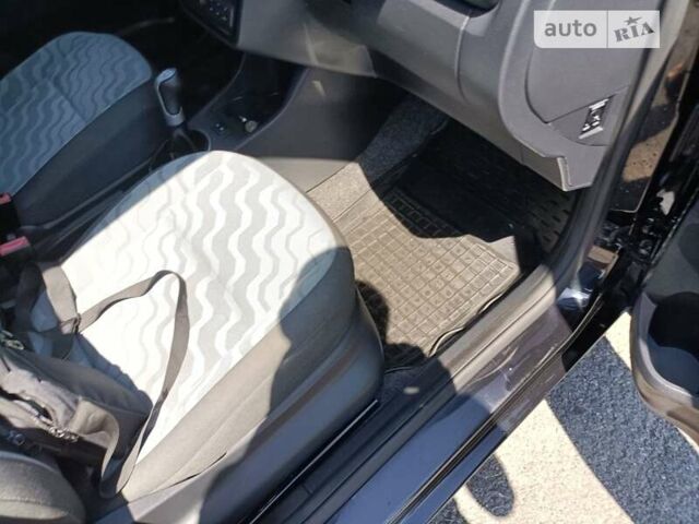 Черный Шкода Фабия, объемом двигателя 1.4 л и пробегом 142 тыс. км за 5450 $, фото 38 на Automoto.ua