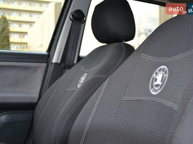 Черный Шкода Фабия, объемом двигателя 1.2 л и пробегом 190 тыс. км за 4700 $, фото 29 на Automoto.ua