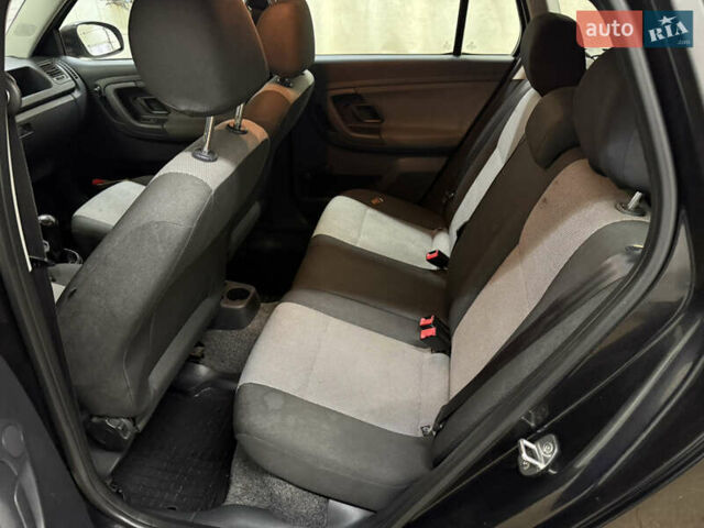 Черный Шкода Фабия, объемом двигателя 1.42 л и пробегом 290 тыс. км за 4000 $, фото 9 на Automoto.ua