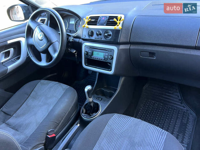 Черный Шкода Фабия, объемом двигателя 1.6 л и пробегом 275 тыс. км за 4350 $, фото 19 на Automoto.ua