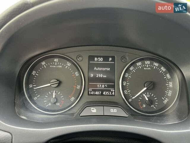 Шкода Фабия 2010 в Луцке на Automoto.ua Черный Шкода Фабия, объемом двигателя 1.2 л и пробегом 141 тыс. км за 6850 $, фото 160 на Automoto.ua