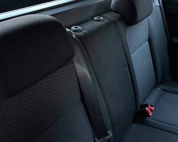 Черный Шкода Фабия, объемом двигателя 1.2 л и пробегом 295 тыс. км за 4900 $, фото 13 на Automoto.ua