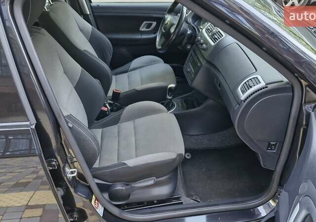 Черный Шкода Фабия, объемом двигателя 1.6 л и пробегом 175 тыс. км за 6450 $, фото 25 на Automoto.ua