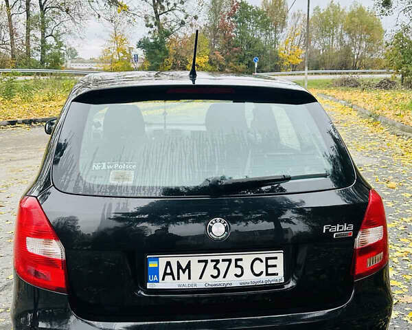 Черный Шкода Фабия, объемом двигателя 1.6 л и пробегом 263 тыс. км за 5700 $, фото 2 на Automoto.ua