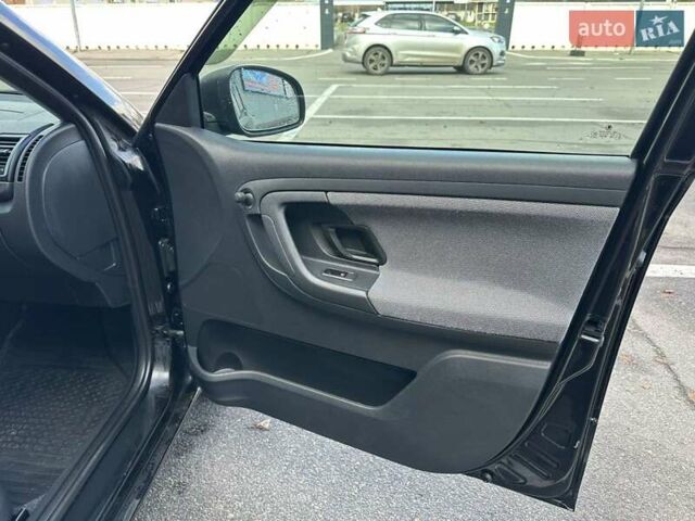 Черный Шкода Фабия, объемом двигателя 1.6 л и пробегом 195 тыс. км за 5500 $, фото 17 на Automoto.ua