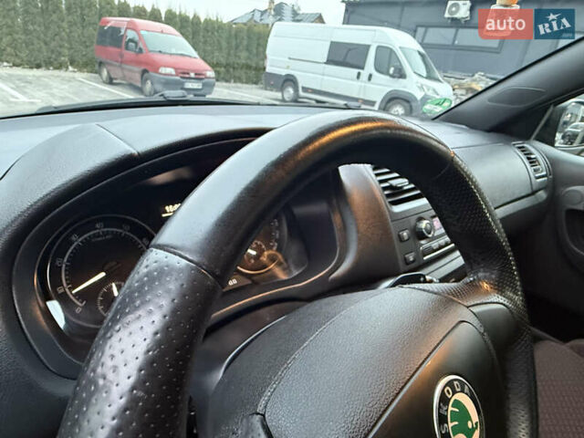 Черный Шкода Фабия, объемом двигателя 1.4 л и пробегом 189 тыс. км за 8500 $, фото 28 на Automoto.ua