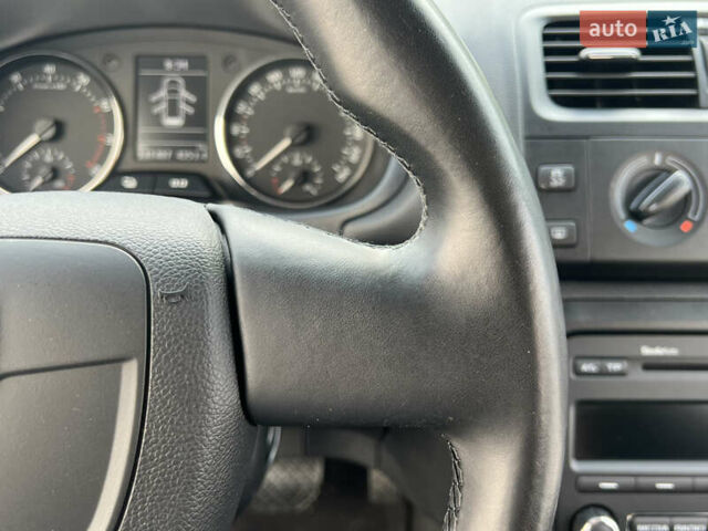 Шкода Фабия 2010 в Луцке на Automoto.ua Черный Шкода Фабия, объемом двигателя 1.2 л и пробегом 141 тыс. км за 6850 $, фото 69 на Automoto.ua