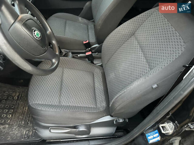 Черный Шкода Фабия, объемом двигателя 1.2 л и пробегом 191 тыс. км за 3950 $, фото 25 на Automoto.ua