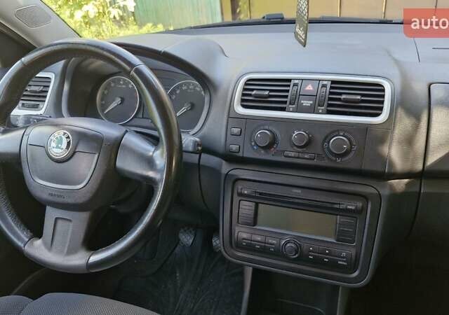 Черный Шкода Фабия, объемом двигателя 1.6 л и пробегом 175 тыс. км за 6450 $, фото 27 на Automoto.ua