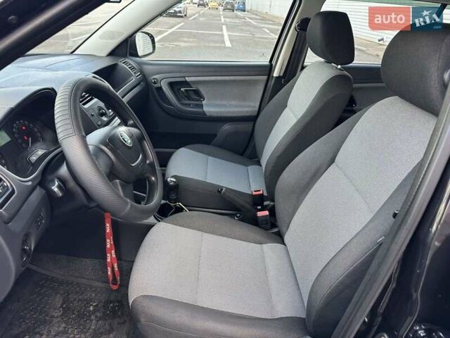 Черный Шкода Фабия, объемом двигателя 1.6 л и пробегом 195 тыс. км за 5500 $, фото 10 на Automoto.ua