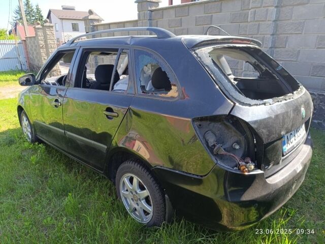 Черный Шкода Фабия, объемом двигателя 1.6 л и пробегом 255 тыс. км за 2500 $, фото 4 на Automoto.ua