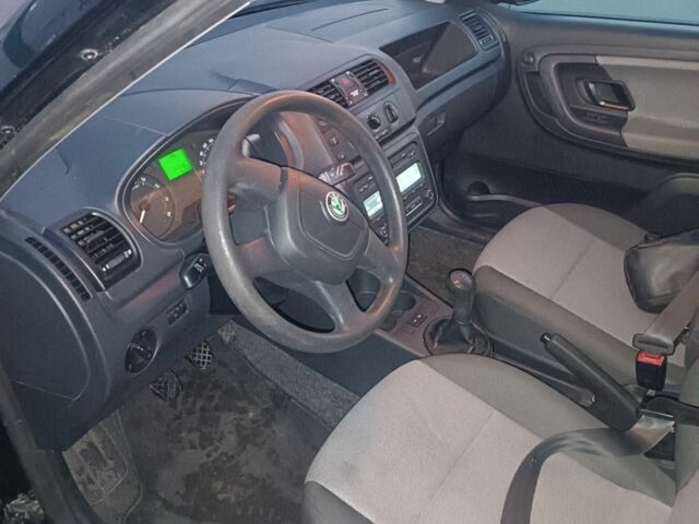 Чорний Шкода Фабія, об'ємом двигуна 1 л та пробігом 223 тис. км за 4485 $, фото 4 на Automoto.ua