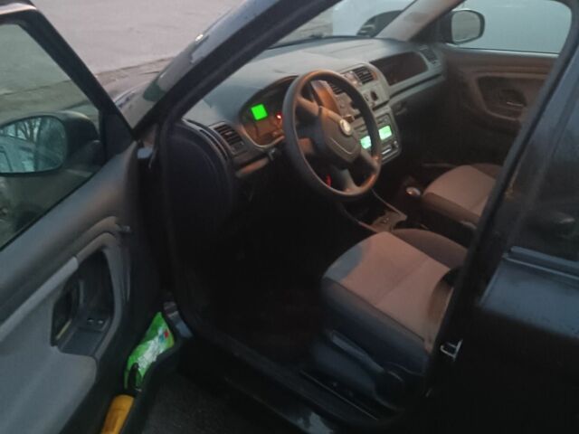 Чорний Шкода Фабія, об'ємом двигуна 1 л та пробігом 223 тис. км за 4485 $, фото 3 на Automoto.ua