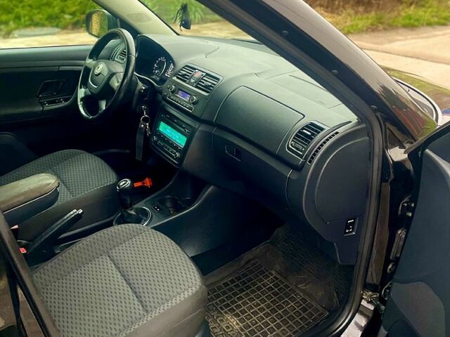 Черный Шкода Фабия, объемом двигателя 1.2 л и пробегом 243 тыс. км за 5300 $, фото 11 на Automoto.ua