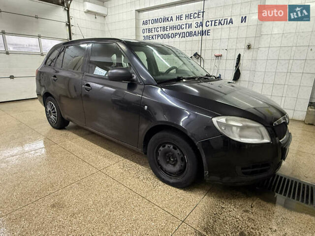 Черный Шкода Фабия, объемом двигателя 1.42 л и пробегом 290 тыс. км за 4000 $, фото 2 на Automoto.ua