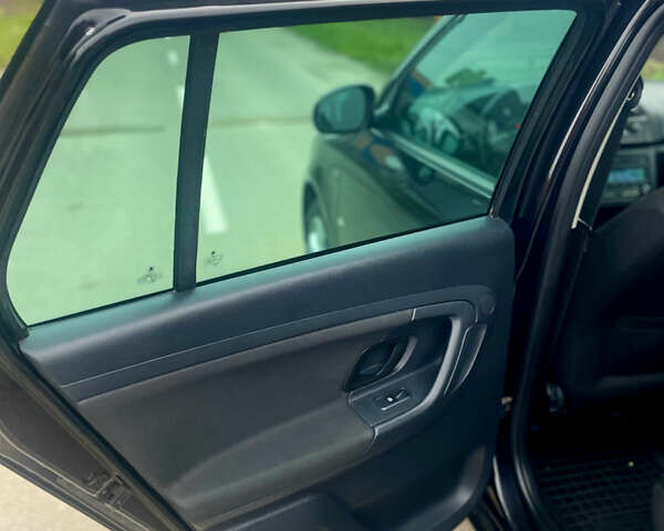 Черный Шкода Фабия, объемом двигателя 1.2 л и пробегом 243 тыс. км за 5300 $, фото 16 на Automoto.ua