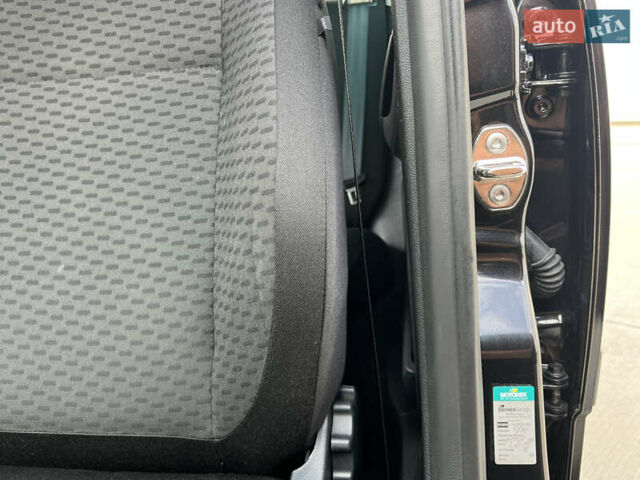 Шкода Фабия 2010 в Луцке на Automoto.ua Черный Шкода Фабия, объемом двигателя 1.2 л и пробегом 141 тыс. км за 6850 $, фото 65 на Automoto.ua
