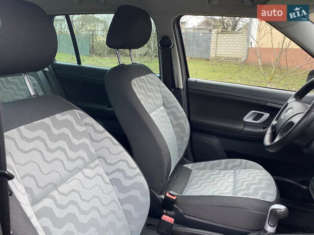 Черный Шкода Фабия, объемом двигателя 1.6 л и пробегом 197 тыс. км за 6100 $, фото 11 на Automoto.ua