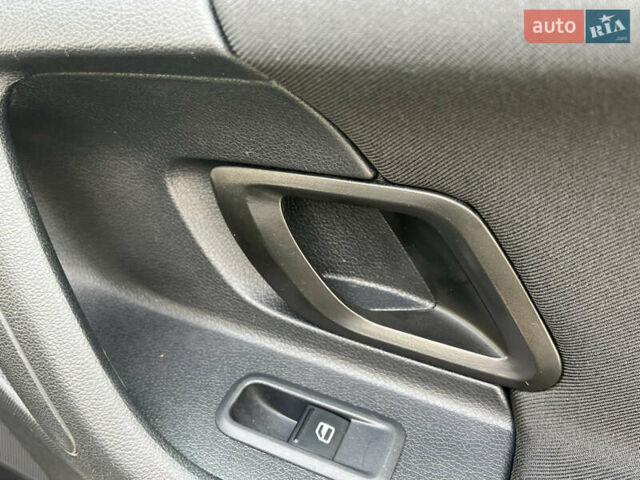 Шкода Фабия 2010 в Луцке на Automoto.ua Черный Шкода Фабия, объемом двигателя 1.2 л и пробегом 141 тыс. км за 6850 $, фото 97 на Automoto.ua