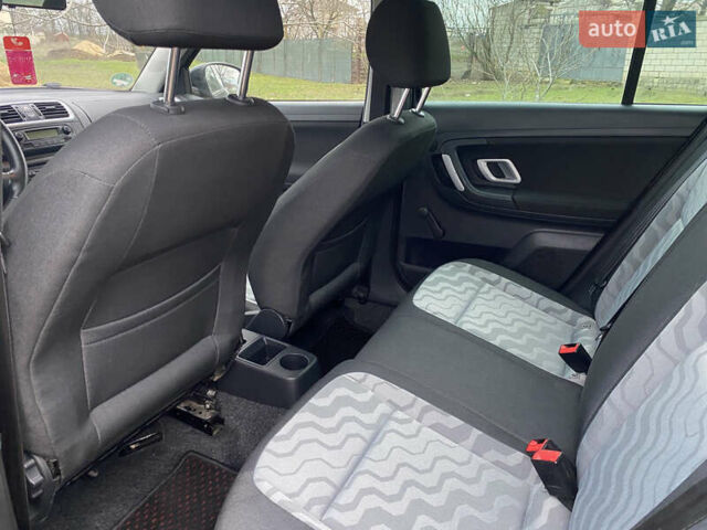 Черный Шкода Фабия, объемом двигателя 1.6 л и пробегом 197 тыс. км за 6100 $, фото 14 на Automoto.ua