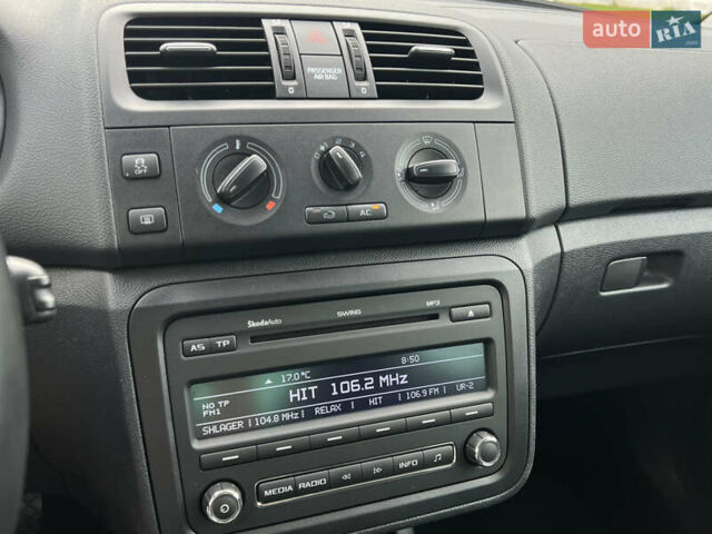 Шкода Фабия 2010 в Луцке на Automoto.ua Черный Шкода Фабия, объемом двигателя 1.2 л и пробегом 141 тыс. км за 6850 $, фото 161 на Automoto.ua