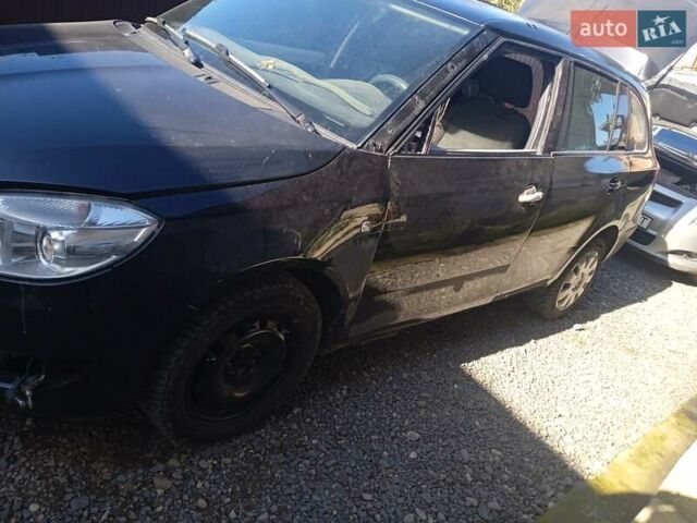 Черный Шкода Фабия, объемом двигателя 1.6 л и пробегом 200 тыс. км за 4600 $, фото 3 на Automoto.ua