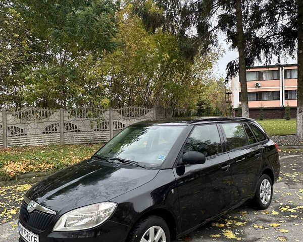 Черный Шкода Фабия, объемом двигателя 1.6 л и пробегом 263 тыс. км за 5700 $, фото 4 на Automoto.ua