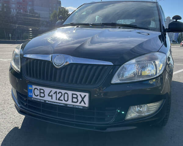 Черный Шкода Фабия, объемом двигателя 1.2 л и пробегом 331 тыс. км за 4500 $, фото 1 на Automoto.ua