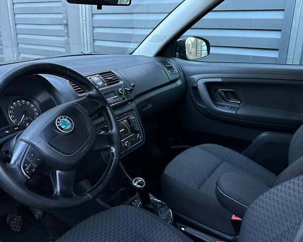 Черный Шкода Фабия, объемом двигателя 1.2 л и пробегом 295 тыс. км за 4900 $, фото 48 на Automoto.ua