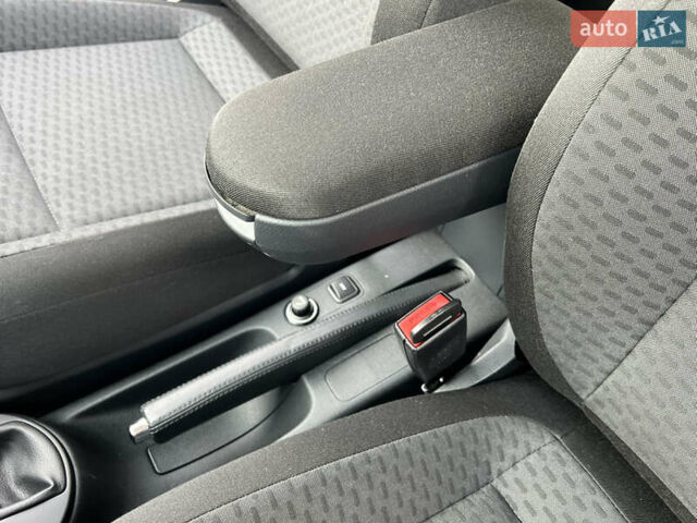 Шкода Фабия 2010 в Луцке на Automoto.ua Черный Шкода Фабия, объемом двигателя 1.2 л и пробегом 141 тыс. км за 6850 $, фото 61 на Automoto.ua