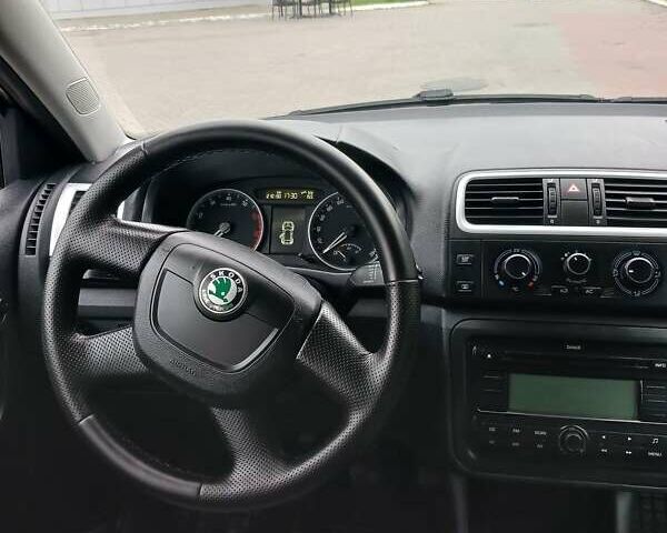Черный Шкода Фабия, объемом двигателя 1.39 л и пробегом 210 тыс. км за 5400 $, фото 12 на Automoto.ua