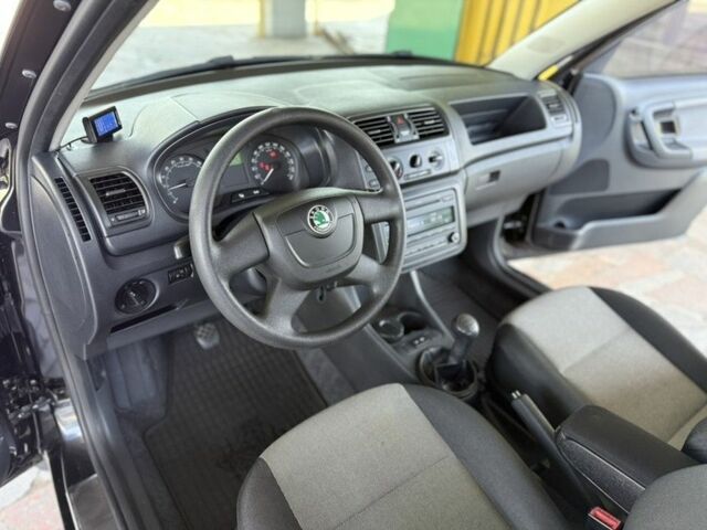 Черный Шкода Фабия, объемом двигателя 1.6 л и пробегом 180 тыс. км за 6900 $, фото 10 на Automoto.ua