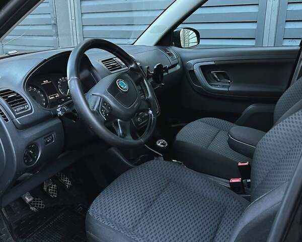 Черный Шкода Фабия, объемом двигателя 1.2 л и пробегом 295 тыс. км за 4900 $, фото 47 на Automoto.ua