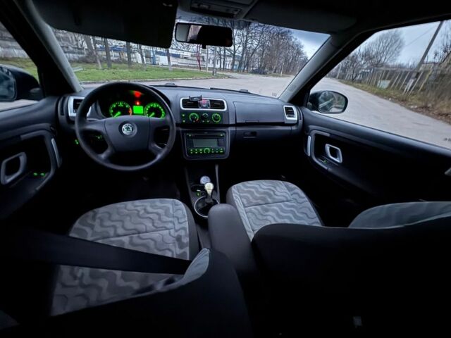 Чорний Шкода Фабія, об'ємом двигуна 1.4 л та пробігом 330 тис. км за 2550 $, фото 6 на Automoto.ua