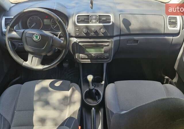 Черный Шкода Фабия, объемом двигателя 1.6 л и пробегом 175 тыс. км за 6450 $, фото 26 на Automoto.ua